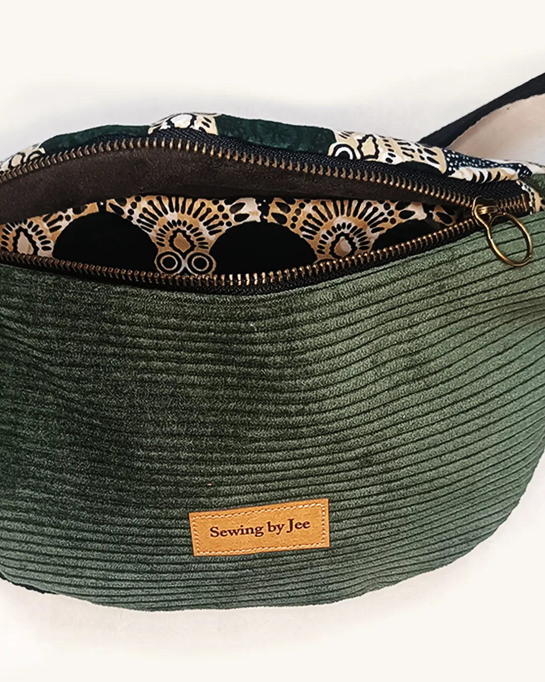 Sac Banane vert en velours côtelé -
Sac Banane vert en velours côtelé Sewing by Jee - Sac Banane en velours côtelé