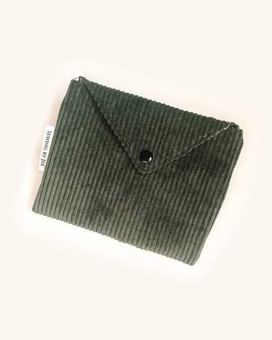 pochette velours côtelé vert- pochette en velours côtelé vert Sewing by Jee - pochette velours côtelé